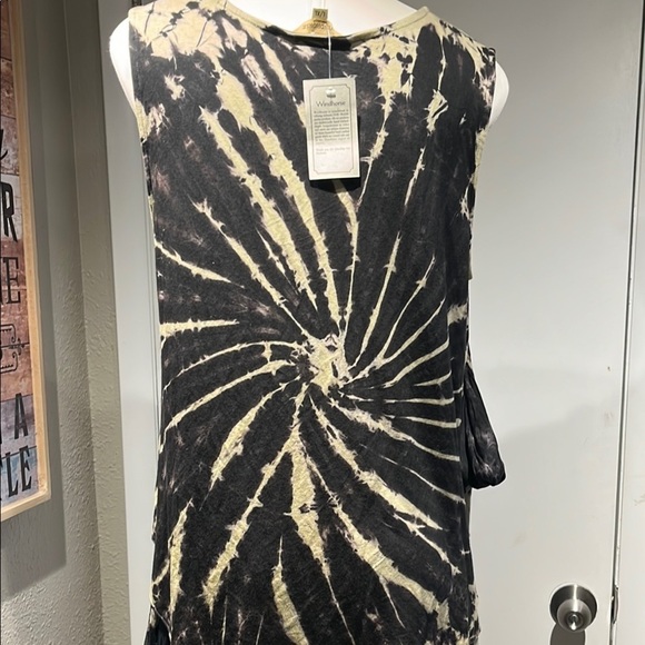 Black and White Spiral Tie-Dye Tank Top - Picture 4 of 16